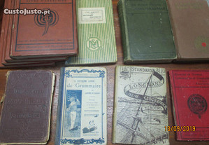 Livros escolares muito antigos de inglês, francês