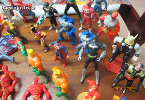 Mais de 75 bonecos em pvc de super herois, vilões, robots, e mais