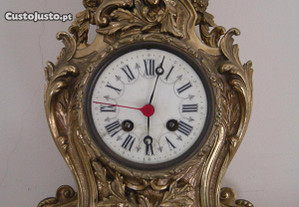 Caixa de Relógio de Mesa em latão fundido cinzelado - Antigo - Estilo Luis XV