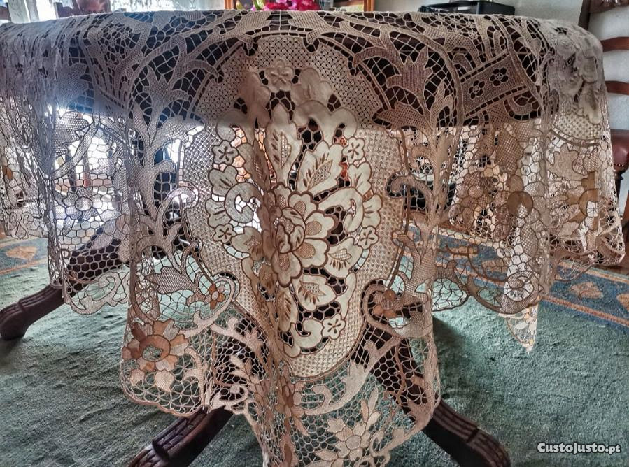 Toalha de mesa bordado de Veneza