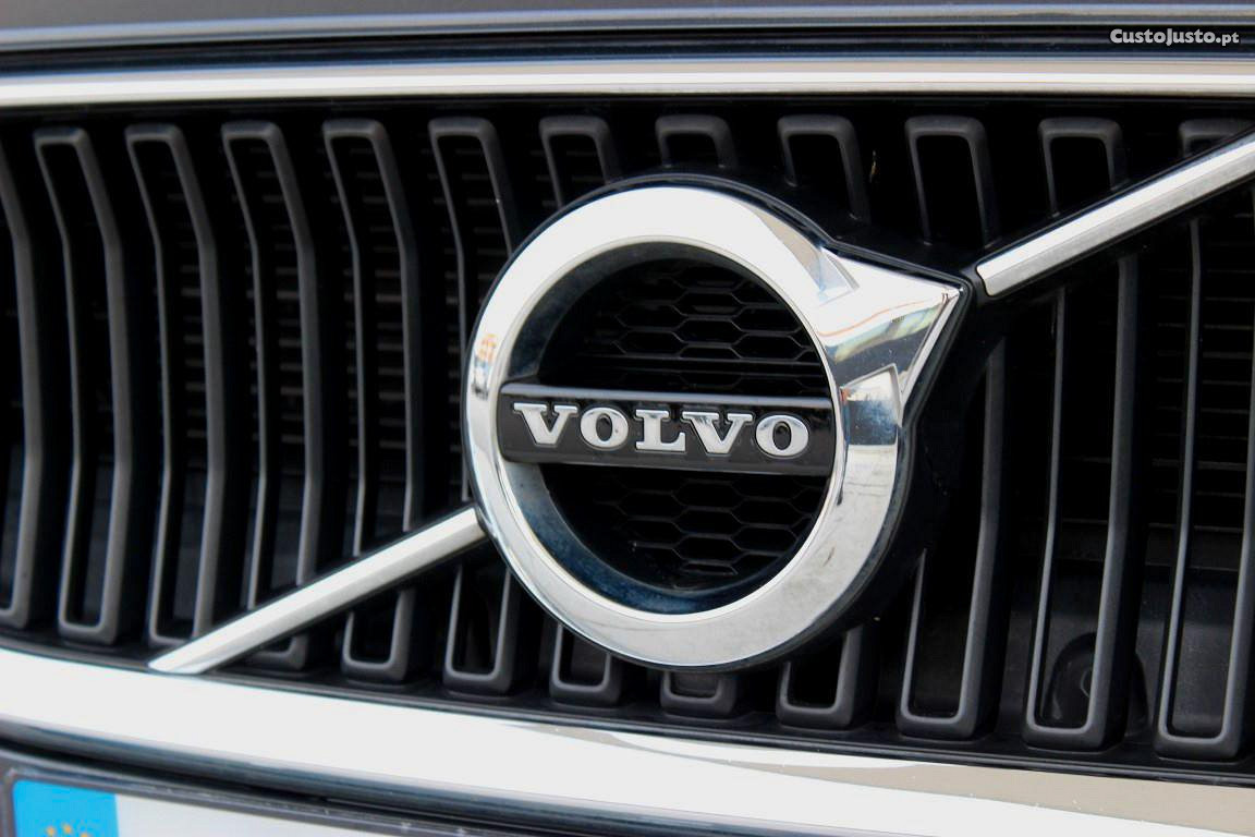 Volvo V60 Momentum D3