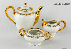 Conjunto de Bule, açucareiro e leiteira porcelana Artibus, decoração a ouro