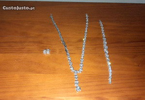 Conjunto de colar, pulseira e brincos