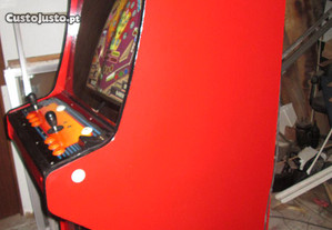 máquina cor vermelha pinbal de 1985