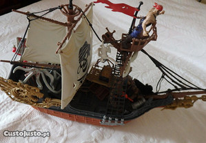Barco de Piratas em óptimo estado