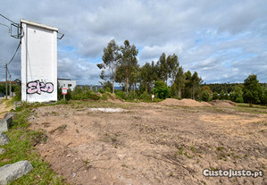 Terreno com 3.600 m2, próximo dos Bombeiros Voluntários dos Carvalhos