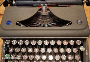 Máquina de escrever triumph