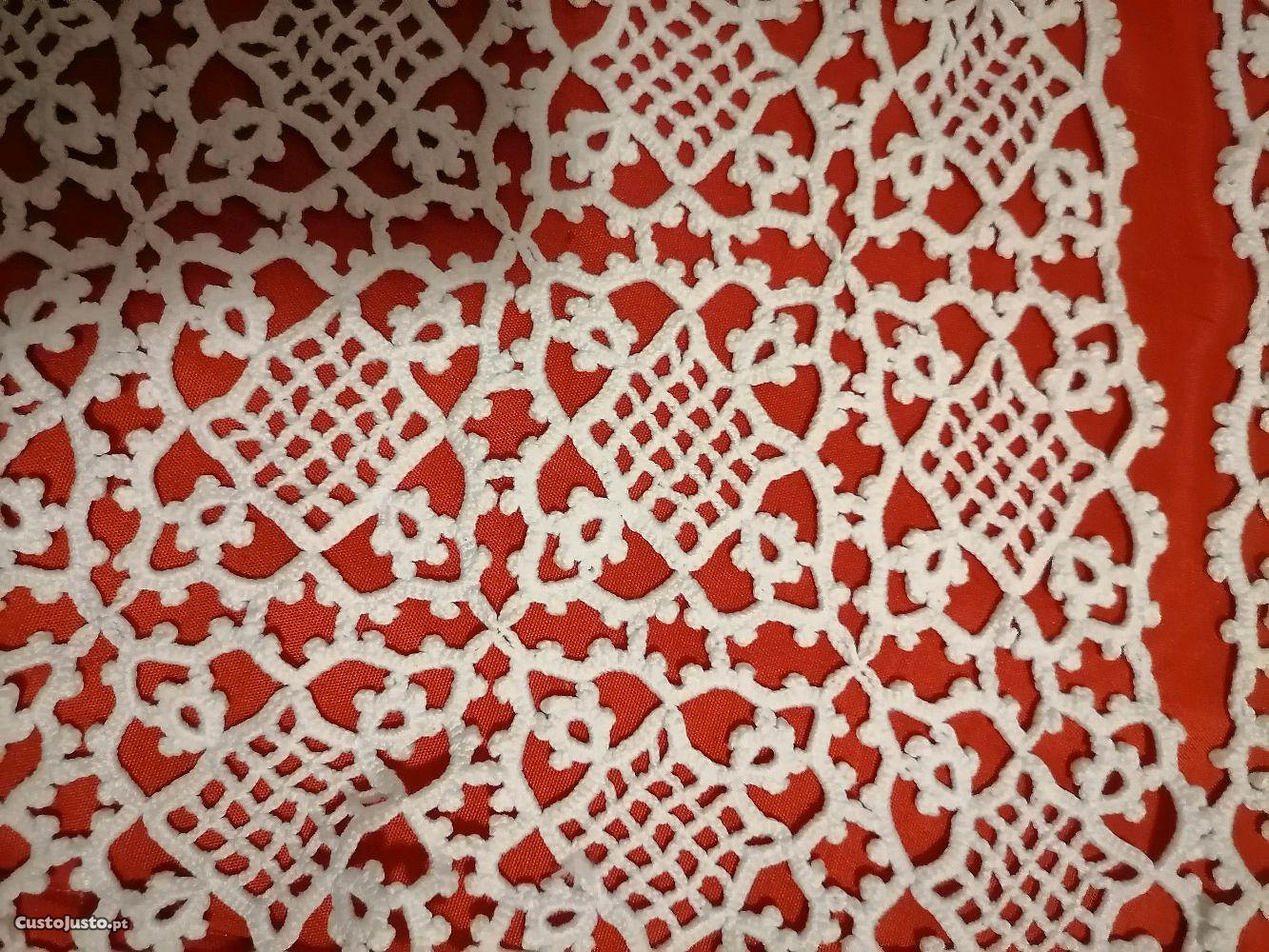 4 naperons em crochet 65x20 (1),25x25 (2) 30x30(1)