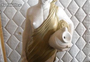 Estátua - mulher com Ânforas