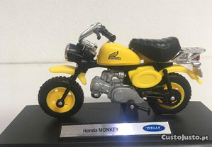 Honda Monkey Z50 J (amarela) MINIATURA COM 11,5 CMS - Welly - como NOVA