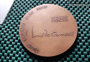 Medalha quinto centenário morte Luís de Camões