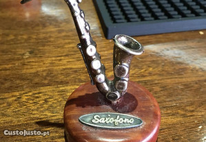 Saxofone em prata