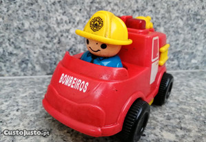 Carro bombeiros brincar com boneco