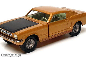 Ford Mustang Fastback 2+2 - gold & black - Corgi Toys - esc.1/43 - Novo