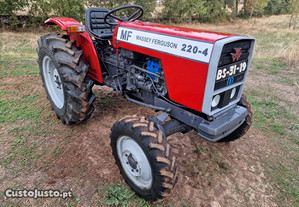 Trator Massey Ferguson 220-4 4x4 com matrícula