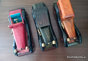 Miniaturas de carros antigos de madeira