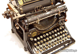 Máquina de escrever antiga Underwood