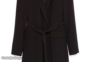 Blazer comprido com cinto da Zara Woman