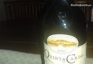 Vinho tinto Quinta do Cardo, colheita de 2001.