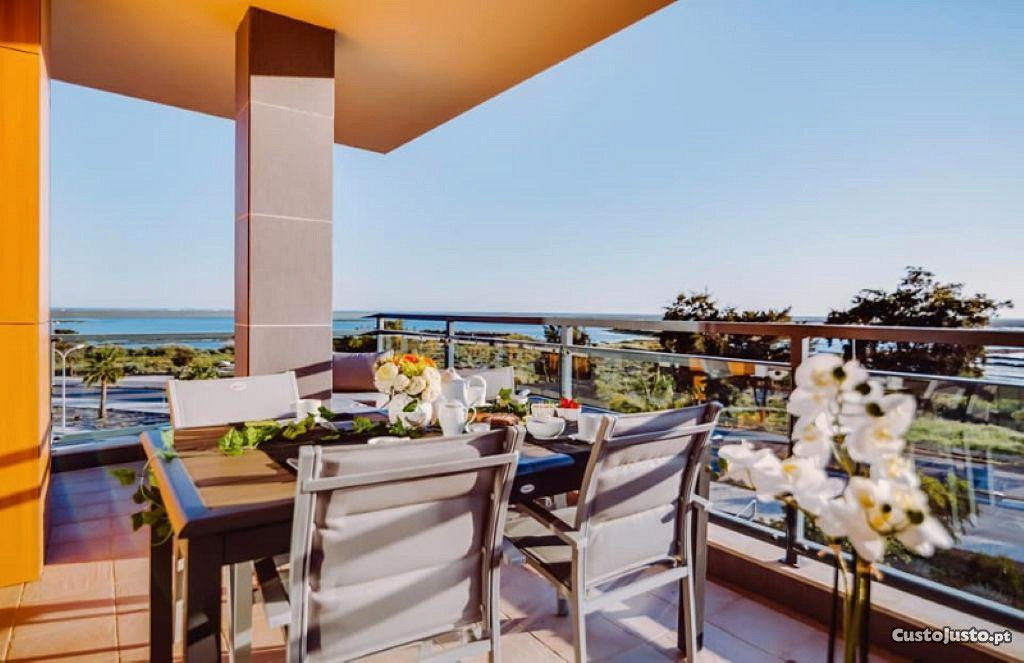 Fantástico apartamento T3 frente ao mar e a Marina em Olhão no Algarve