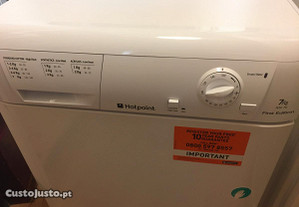 Máquina de secar roupa condensa em bom estado.