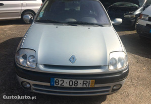 Renault Clio 1.9 DTI - RXE - 01