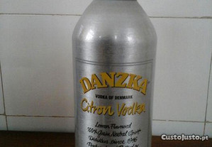 Garrafa de Vodka Citron DANZKA em alumínio, vazia