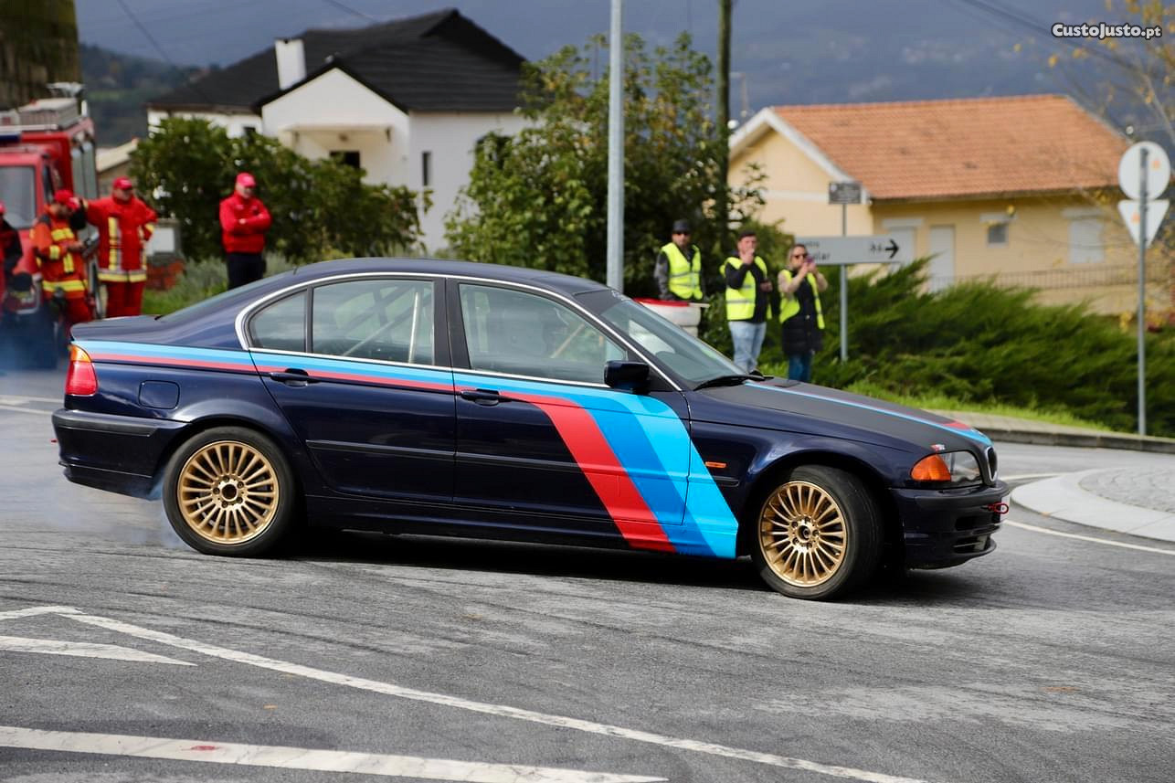 BMW 330 330i