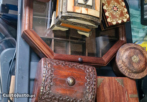 Vários guarda jóias madeira maciça muito antigos