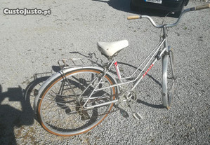 Bicicleta alifort e antiga