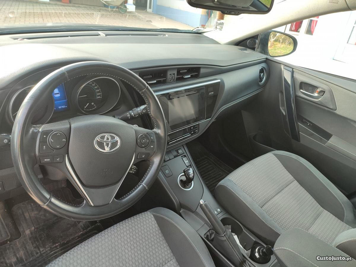 Toyota Auris 1.8 hibrido sport