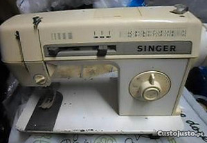 Máquina de costura Singer a funcionar bem