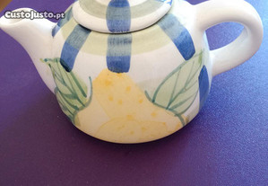 Leiteira/Bule chá em porcelana pintada à mão em tons de azul, verde e amarelo, NOVA