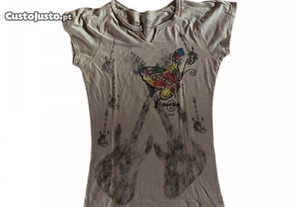 Tshirt feminina Hard Rock Café Rome, "M", com borboleta e guitarras, manga plissada e gola em V