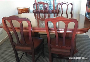 Mesa de jantar com 4 cadeiras