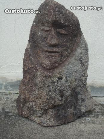 Escultura em granito