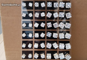 Brincos cristal quadrados 6-7-8-9mm em expositor