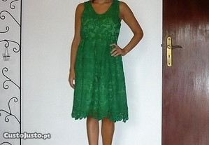 vestido de cerimonia rendado verde com tule