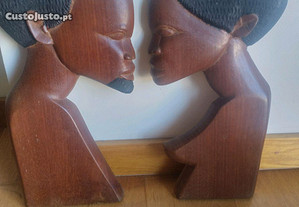 2 esculturas em madeira