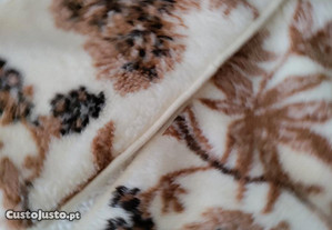 Duas capas de almofadas em lã de cordeiro