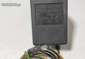 Transformador (AC/DC; 5,5 x 2,1 mm; 9 V)