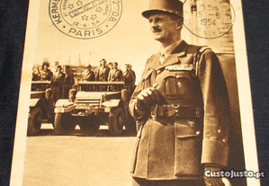 Postal Le Géneral Leclerc à L´Arc de Triomphe à Paris Libération Champs Elysées 1944