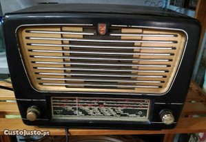 Vários rádios antigos 2 a válvulas