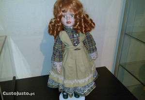 boneca de porcelana antiga (com cabelo ruivo)
