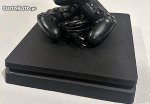 PlayStation PS4 Slim com 2 comandos