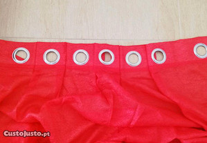 1 cortinado de argolas em vermelho