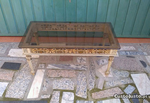 Mesa de centro com tampo em vidro antiga