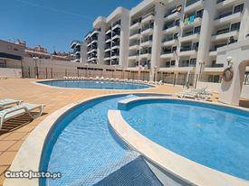Apartamento para férias com vista mar e piscina nos olhos de água