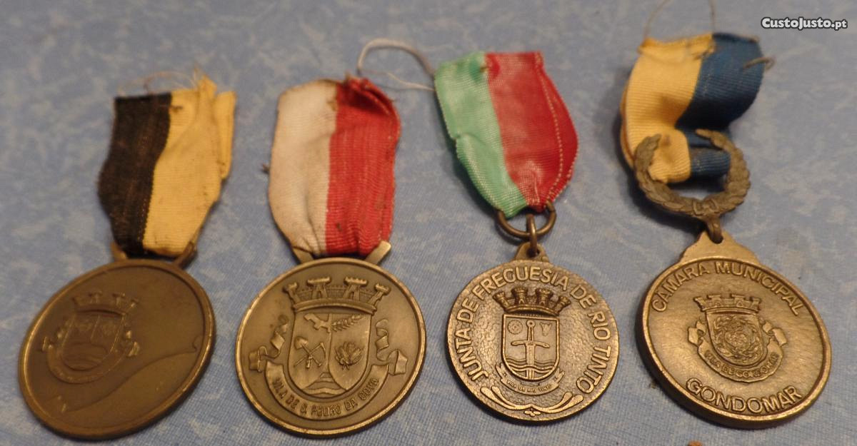 4 Medalhas Comemorativas (895)