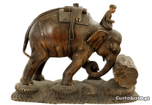 Escultura "Elefante" em Madeira Entalhada